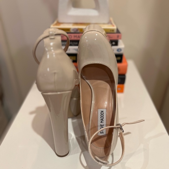 Steve Madden Skyrise Platform Pump size 7.